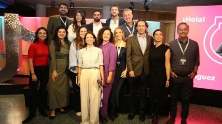 Logo de TikTok y New Ventures en el programa #EmprendeEnTikTok para PyMEs argentinas