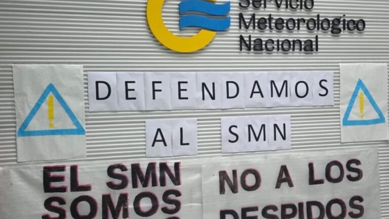 Trabajadores del Servicio Meteorológico Nacional en reunión gremial