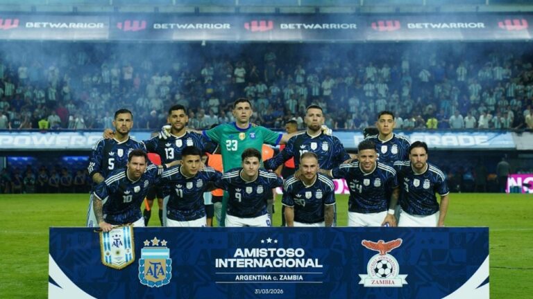 Logo de la TV Pública y la Selección Argentina de fútbol con referencia al Mundial 2026