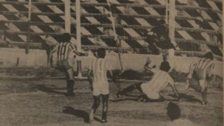 Escena de un partido de fútbol en la Liga Catamarqueña en la década de 1970