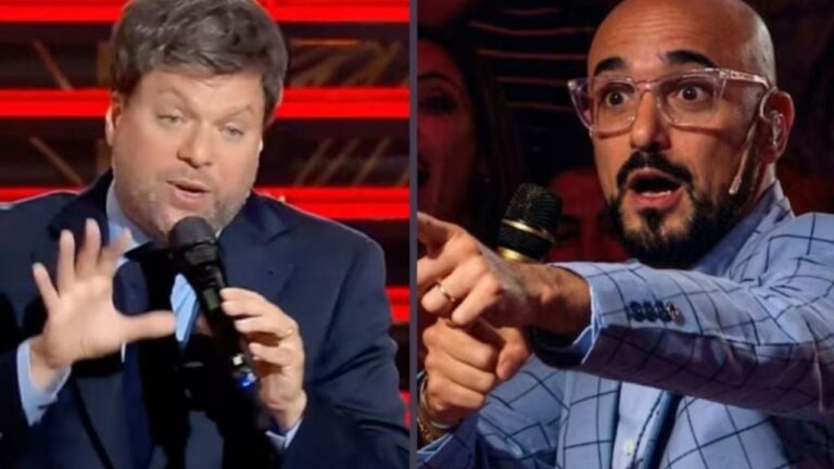Abel Pintos sentado en el panel de jurados del programa Es mi sueño