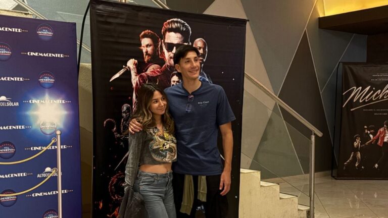 Asistentes en la avant premiere de Mortal Kombat II en Altos del Solar, Catamarca