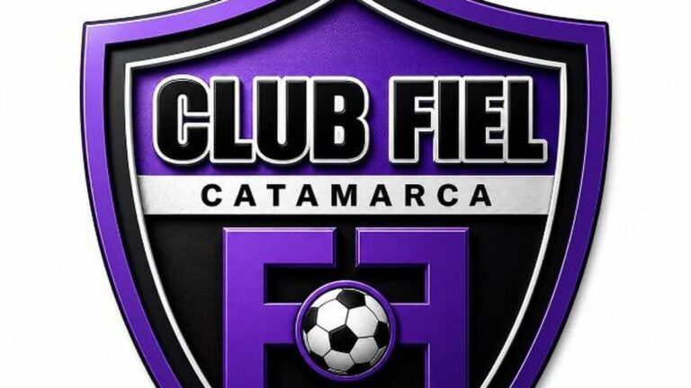Jugadores del Club FIEL en un partido de fútbol