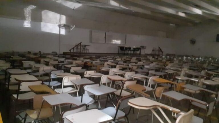 Docentes universitarios en asamblea durante plenario de CONADU