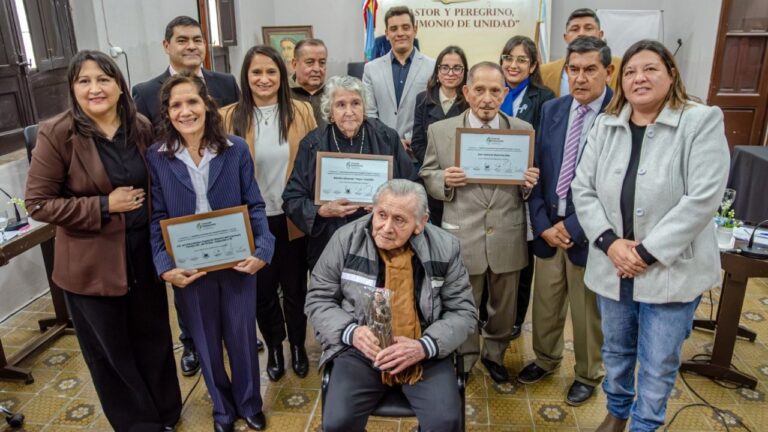 Sesión especial del Concejo Deliberante de Fray Mamerto Esquiú para la entrega de menciones de honor