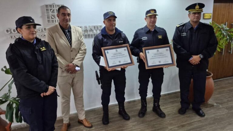 Sesión especial del Concejo Deliberante de Catamarca con policías y ediles
