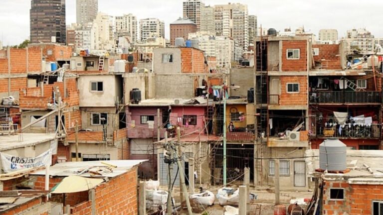Operativo policial en la Villa 31 con detenidos y droga secuestrada
