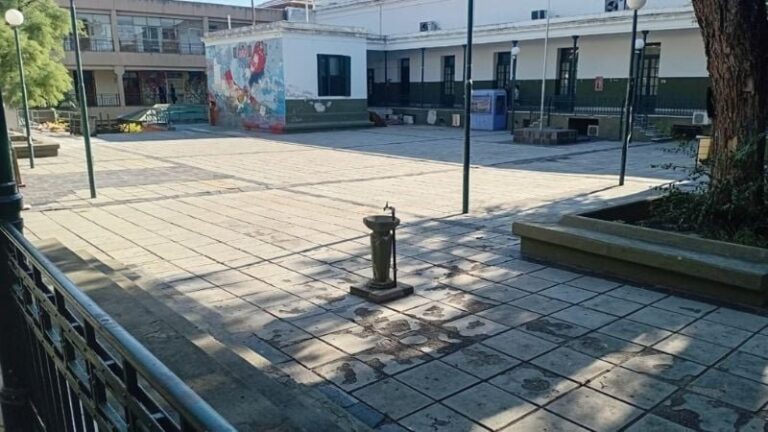 Docentes universitarios en la UNCA durante el paro