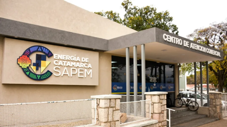 Logo de EC SAPEM con advertencia sobre estafas en redes sociales