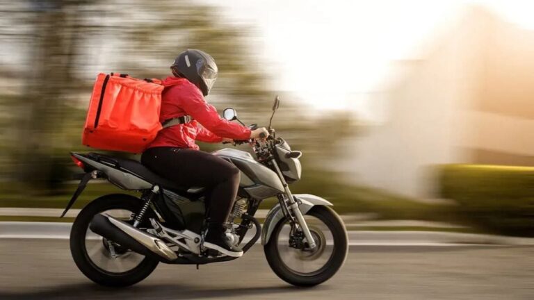 Repartidor de delivery en moto en Catamarca