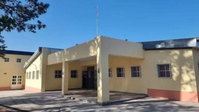 Estudiantes en el aula de la Escuela N° 64 de Bañado de Ovanta, Catamarca