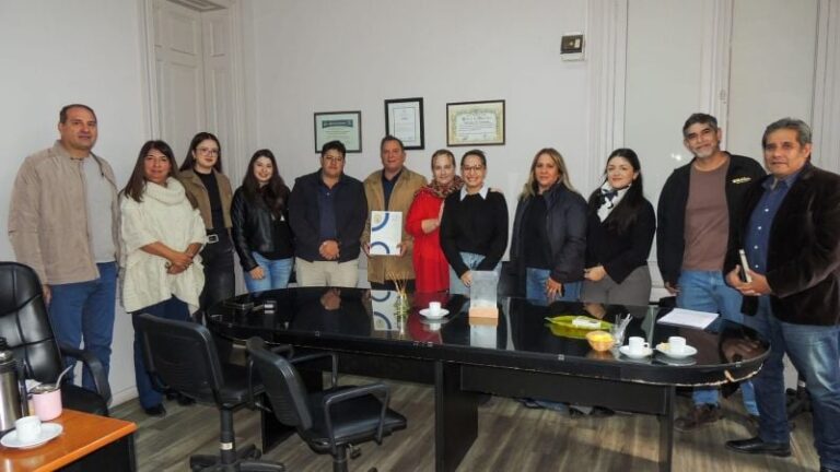 Firma de convenio entre el Ministerio de Vivienda y la UNCa para prácticas de arquitectura en autoconstrucción