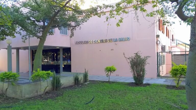 Estudiantes de Nutrición de la UNCA en la Facultad de Ciencias de la Salud