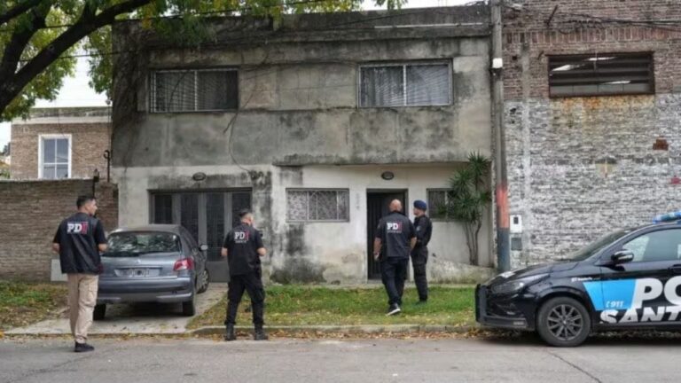 Antena de telecomunicaciones en zona residencial de Rosario