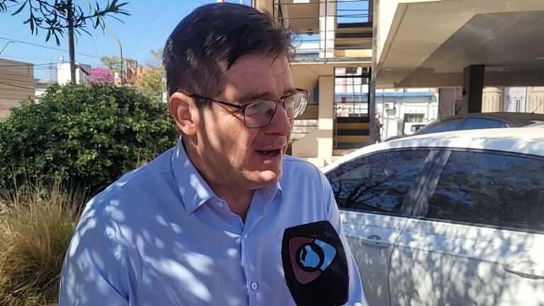 Fernando Navarro en entrevista radial sobre la UCR Catamarca y financiamiento universitario