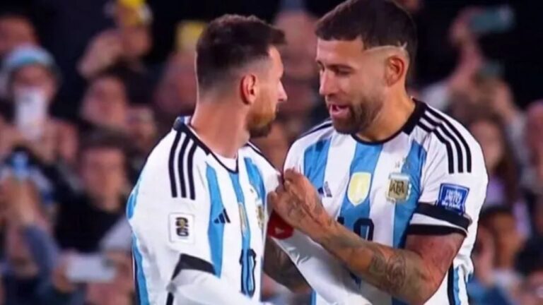 Nicolás Otamendi con la camiseta de la Selección Argentina durante un partido de Eliminatorias