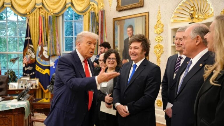 Walter Kerr, histórico traductor de la Casa Rosada, durante un evento oficial