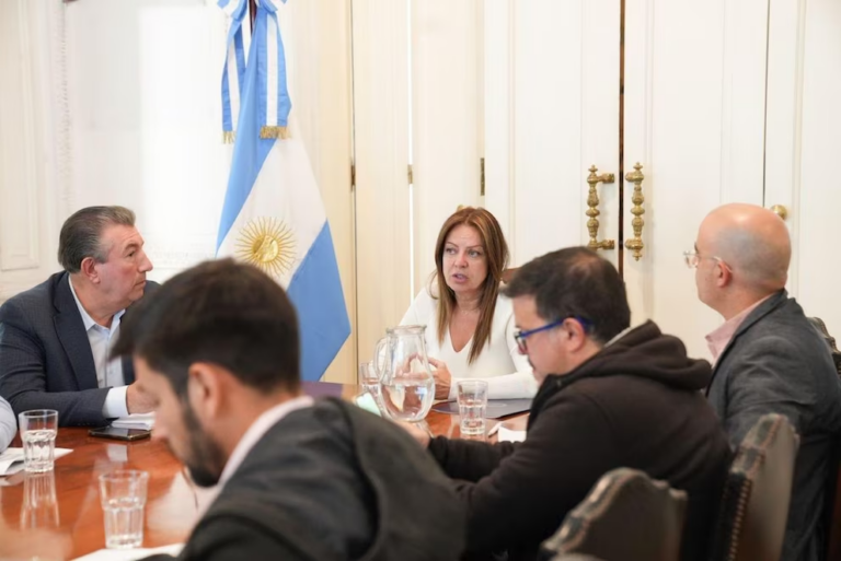Reunión entre funcionarios del Gobierno y rectores universitarios