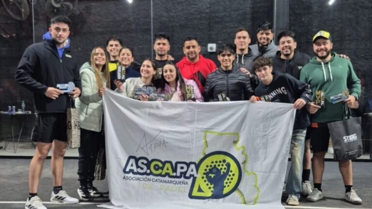 Jugadores de pádel en la 3ª fecha oficial de la Asociación Catamarqueña de Pádel en el club Padel One