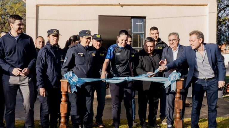 Inauguración de salón de usos múltiples y cancha de fútbol en el Polideportivo Policial de Catamarca