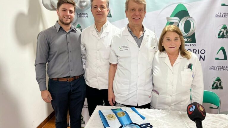 Directivos de Laboratorios Lejtman durante conferencia de prensa por el 70° aniversario