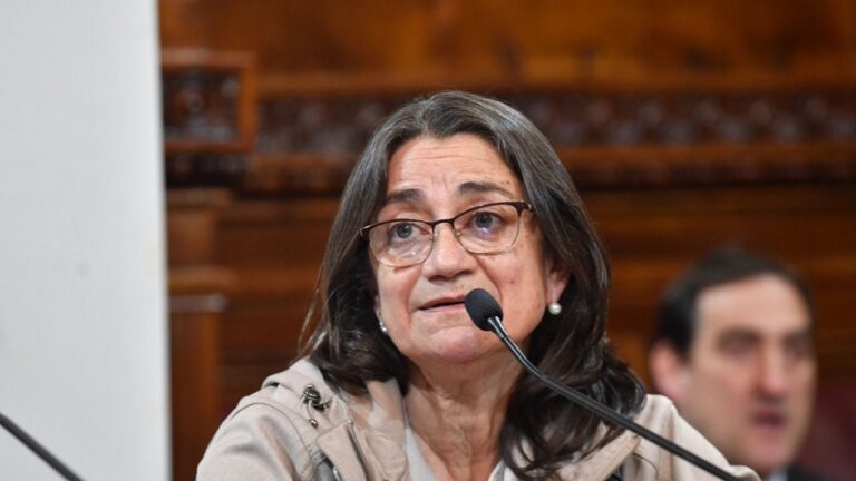 Lucía Corpacci durante una entrevista en Radio El Esquiú