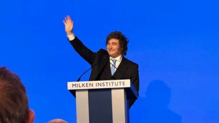 Presidente Javier Milei durante su exposición en la Conferencia del Instituto Milken en Los Ángeles