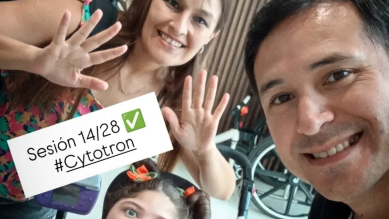 Raisa Ayala junto a sus padres durante su estadía en Monterrey, México
