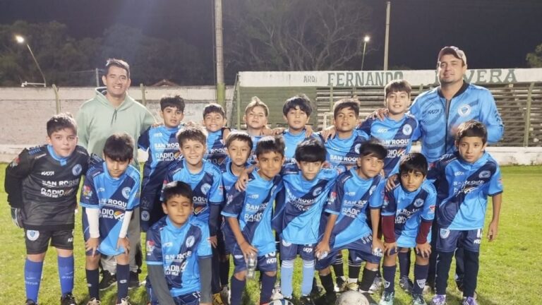 Estadio de fútbol con público durante la tercera fecha en Catamarca
