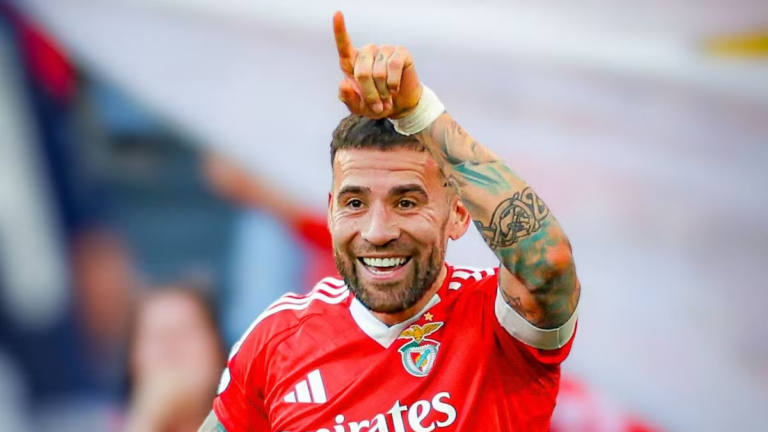 Nicolás Otamendi con la camiseta de River Plate