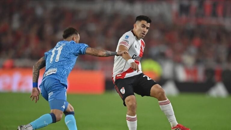 Partido entre River Plate y Atlético Tucumán en el estadio Monumental José Fierro