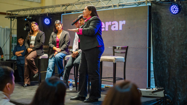 Silvana Carrizo en la Marcha Universitaria en Catamarca