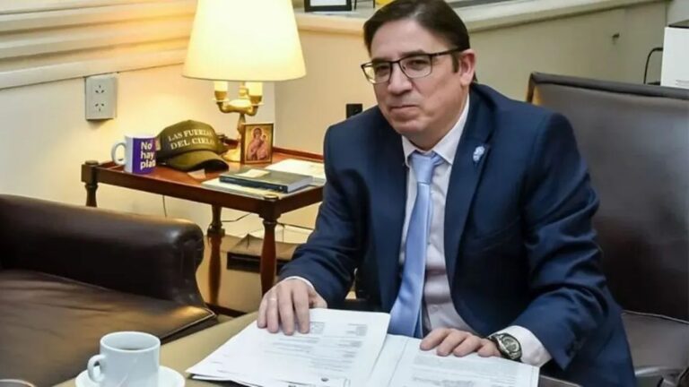 Subsecretario Alejandro Álvarez en conferencia sobre política universitaria