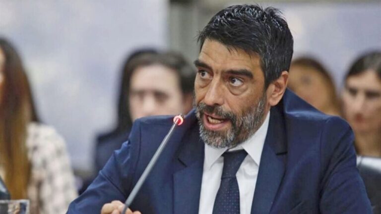Rodolfo Tailhade hablando en el Congreso