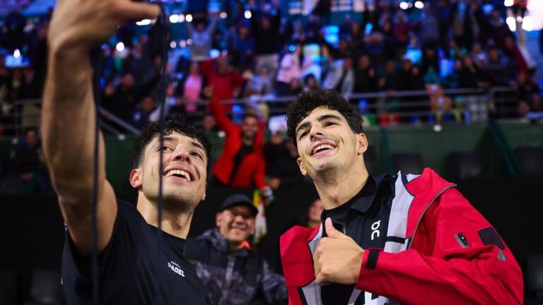 Agustín Tapia y Arturo Coello celebrando un punto en el torneo de Buenos Aires