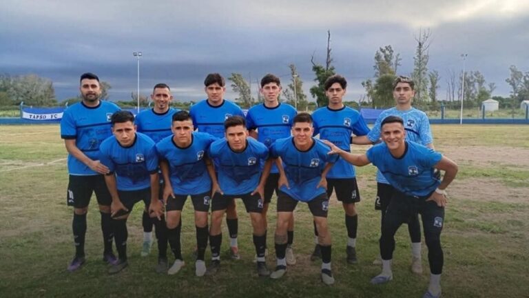 Jugadores de Tapso FC celebrando la clasificación a la final del Torneo Provincial