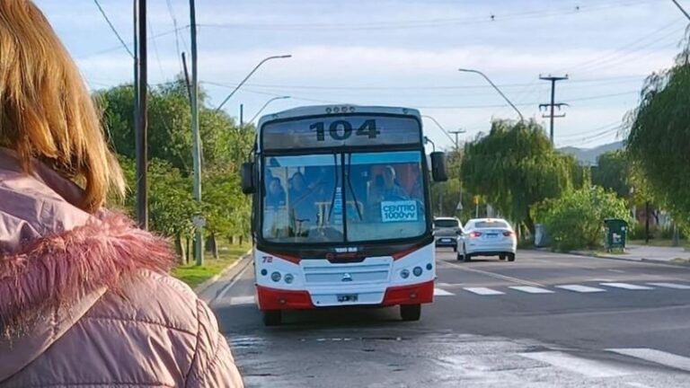 Colectivo del servicio urbano de pasajeros en Catamarca