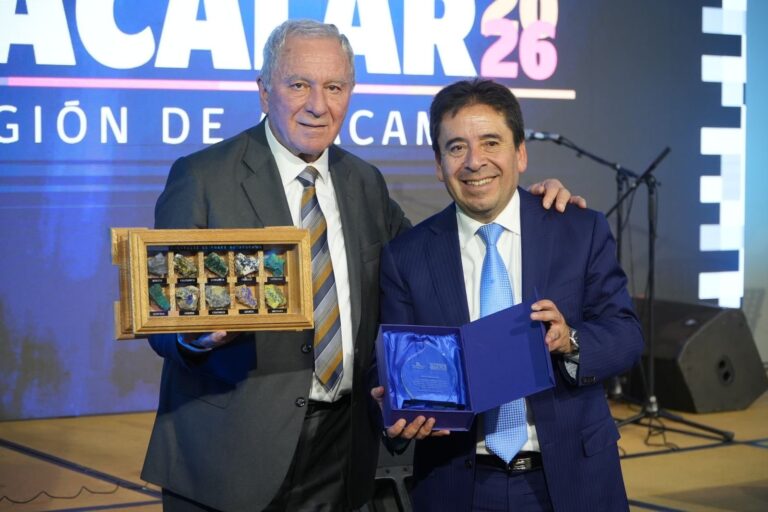 Vicegobernador Rubén Dusso durante la distinción en el Comité de Integración Atacalar