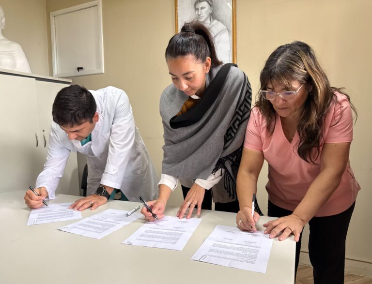 Firma de convenio ERCA en el Hospital de Niños Eva Perón
