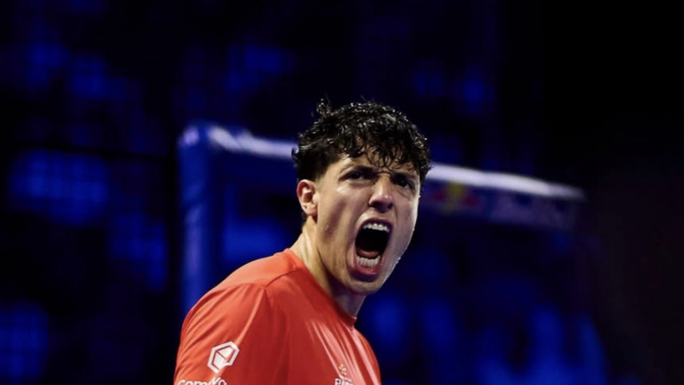 Agustín Tapia y Arturo Coello celebrando un punto en la semifinal del Premier Padel Málaga P1