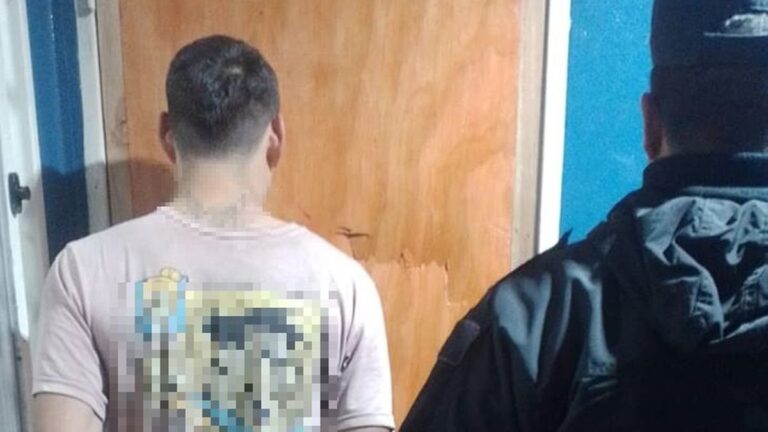 Policía aprehende a joven en barrio Municipal de Catamarca