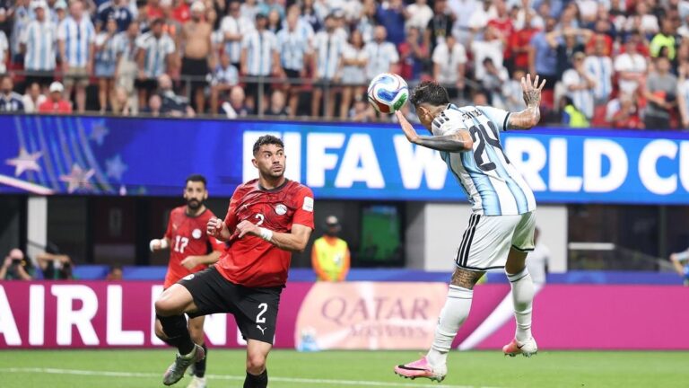 Jugadores de la selección argentina celebrando un gol durante el partido contra Egipto en el Mundial 2026