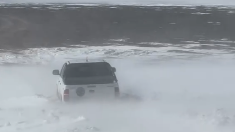 Vehículo atascado en la nieve en el Balcón de Pissis, Fiambalá