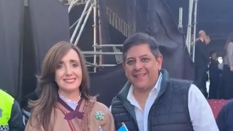 Fernando Baigorrí y Victoria Villarruel en acto público