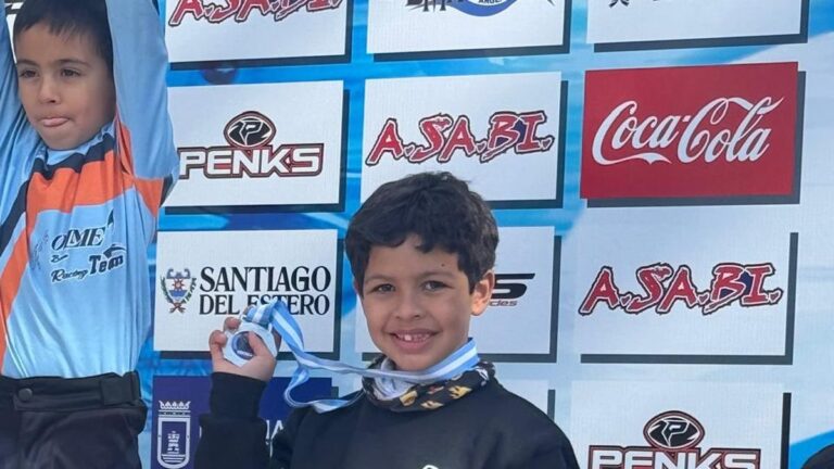 Lorenzo Funes en competencia de bicicross