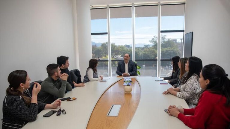 Firma de convenio entre el intendente Gustavo Saadi y la Unión de Arquitectos de Catamarca