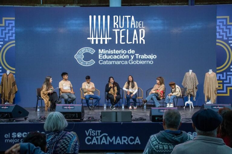 Conversatorio De Catamarca al Mundo en el Pabellón de Turismo de la Fiesta del Poncho 2026