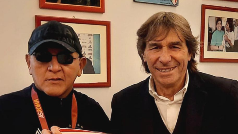 Bruno Conti con la camiseta de la AS Roma