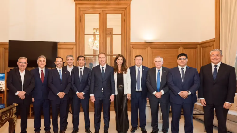 Sesión del Congreso Nacional con diputados y senadores debatiendo reforma electoral