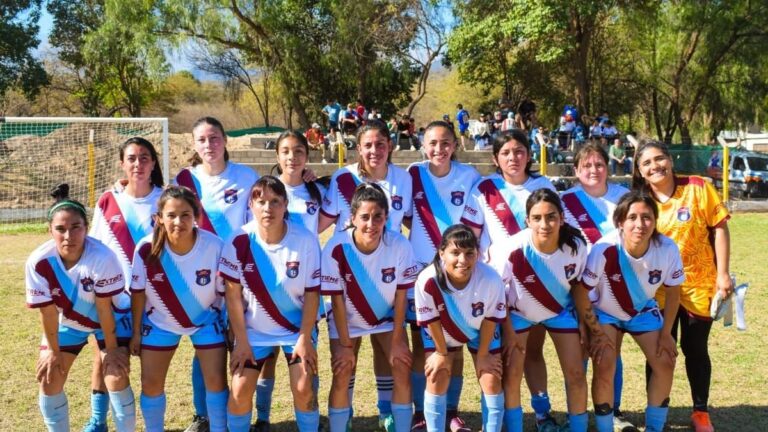 Partido de fútbol femenino en Catamarca durante la Copa Federal